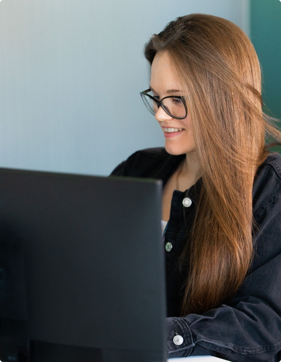 Software engineer at her computer communicating with a client.