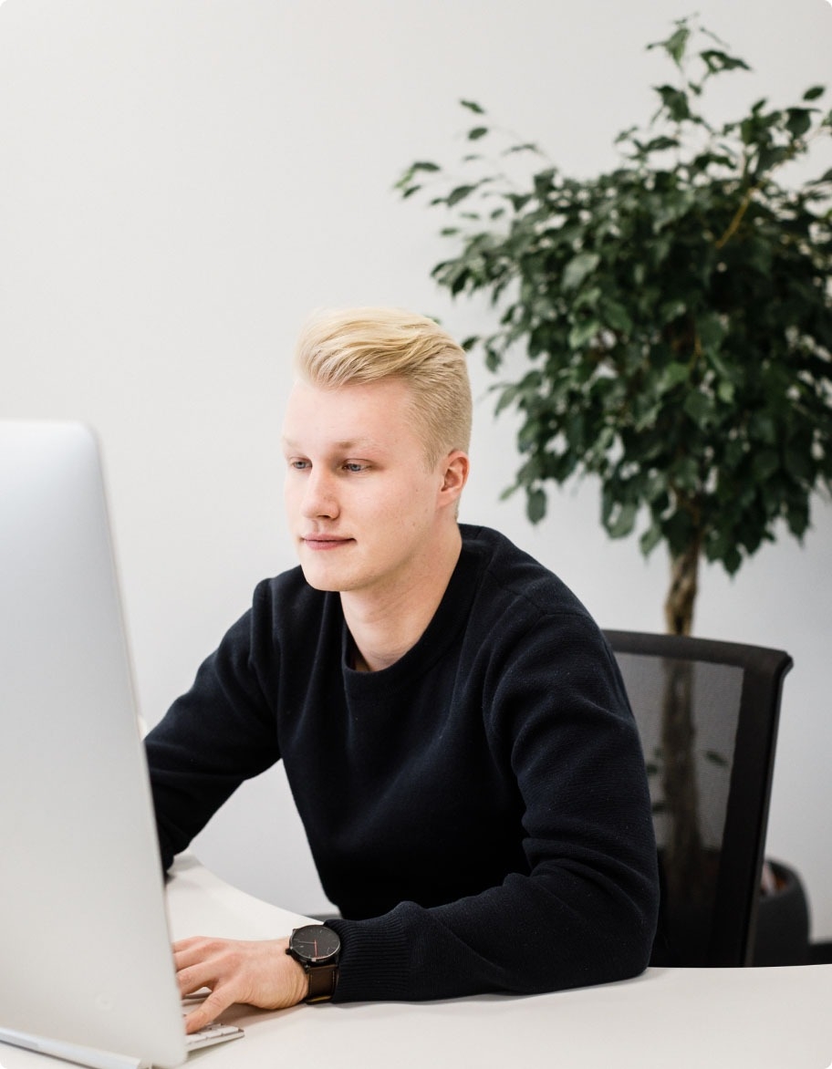 ISO advisor performing an audit for a client.