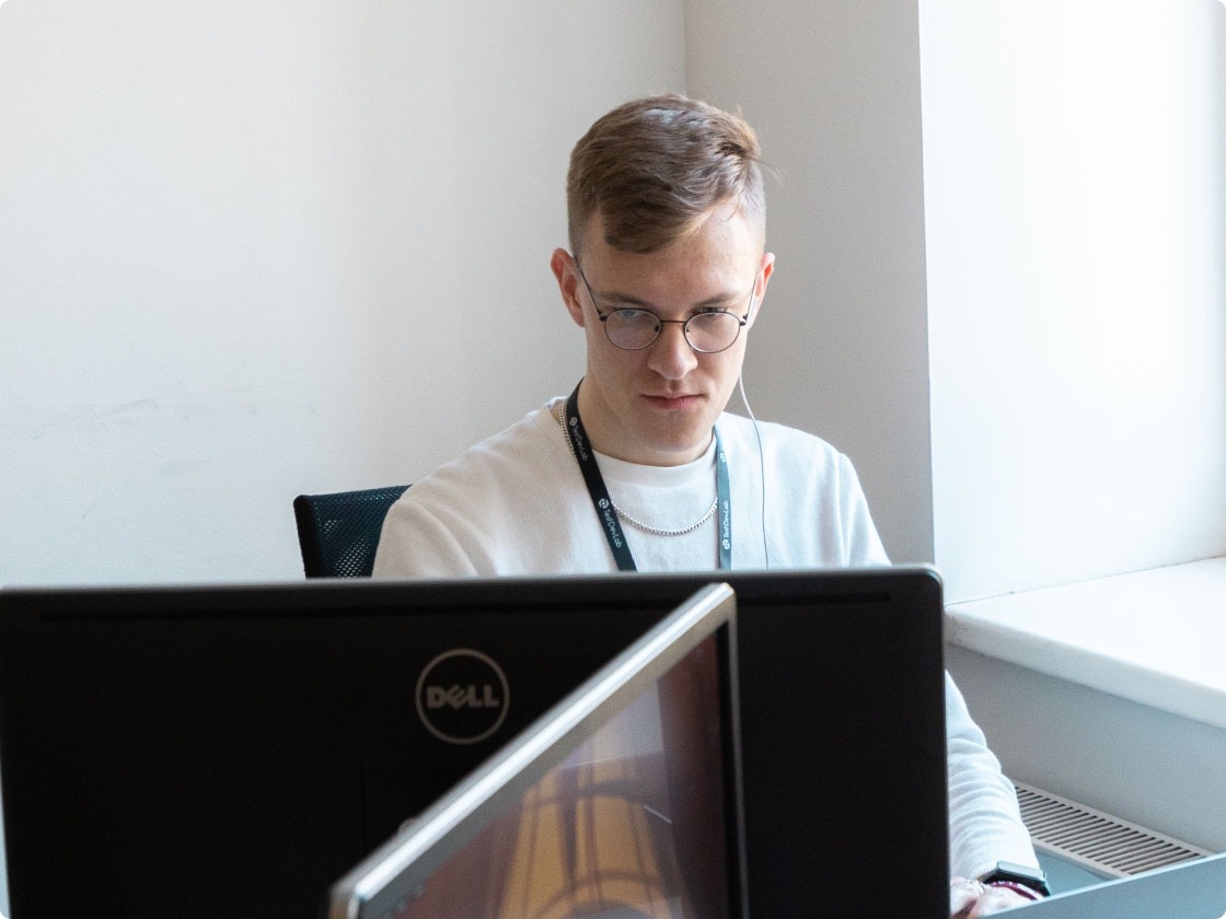 QA engineer executing tests for desktop application.