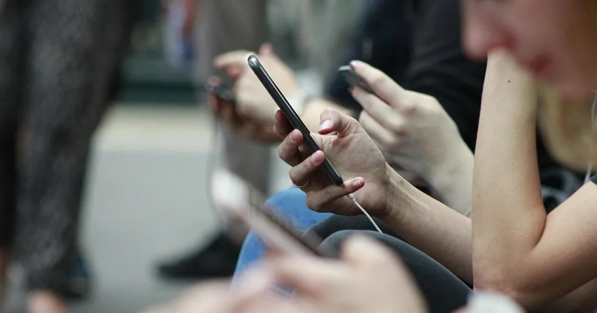 The Value of Manual Testing for User-Centric Mobile Applications