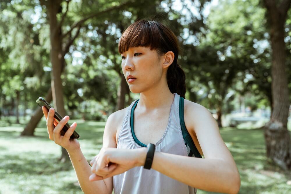 Woman outdoors using a fitness app 