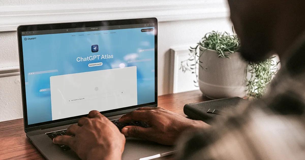 Man using ChatGPT Atlas on his laptop
